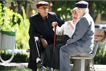 با متناسب‌سازی حقوق بازنشستگان از طریق افزایش مالیات مخالفیم