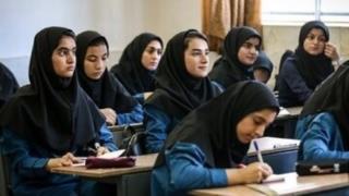 عربی اجباری است، انگلیسی اجباری نیست