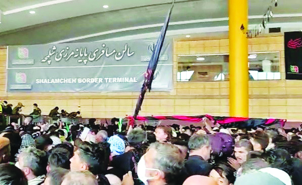 مجروحیت ۴۰ زائر به دلیل ازدحام در پایانه مرزی شلمچه  استفاده از آب‌پاش برای متفرق کردن جمعیت