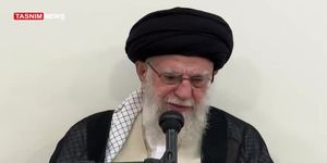 رهبر انقلاب: ان‌شاءالله در مرحله دوم، اجتماع مردم پای صندوق‌های رأی مایه‌ آبروی نظام باش