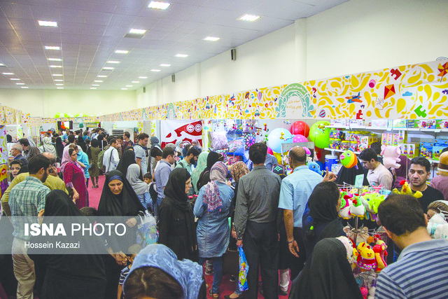 عضو پژوهشکده خانواده تأکید کرد؛ چشم‌ و‌ هم‌چشمی  برای استفاده  از کالاهای گران لزوم هدایت افکار مردم در استقبال از کالای ایرانی