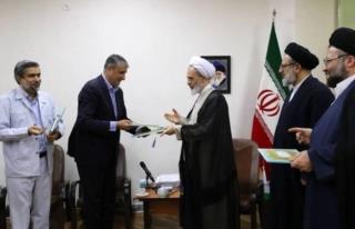 تفاهم‌نامه همفکری سازمان انرژی اتمی و حوزه علمیه  امضا شد
