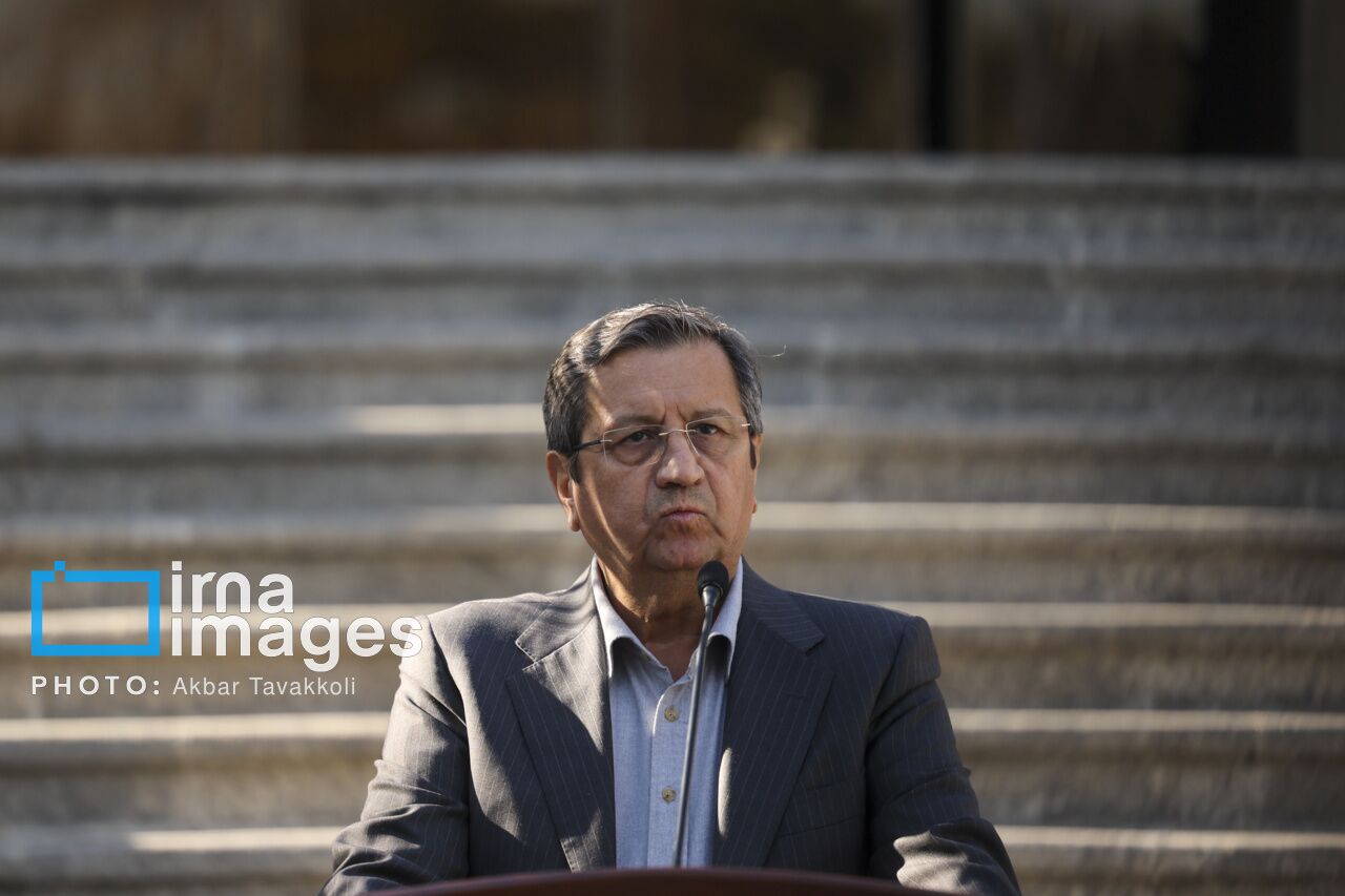 کشور در شرایط سختی است