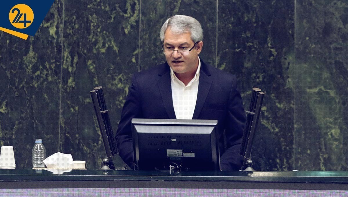 تا انتقاد می‌کنیم افراطیون برایمان پرونده درست می‌کنند