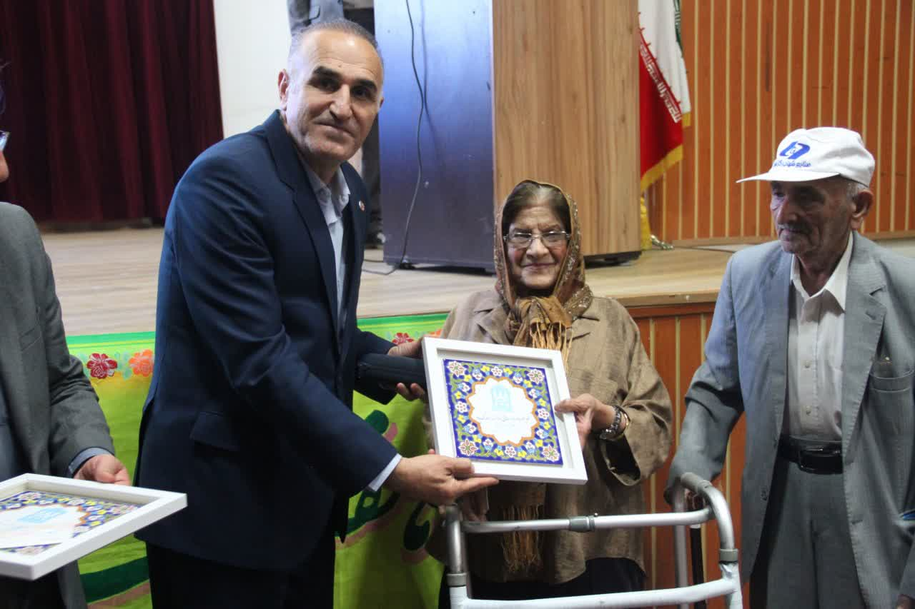 در حال حاضر بیش از ۷۰۰ هزار سالمند در استان فارس زندگی می‌کنند