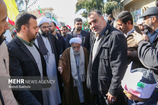 از خدا می‌خواهیم که دشمنان  این ملت کور شوند