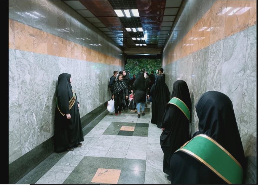 حجاب‌بان‌ها در فرودگاه با متانت اسلامی رفتار کنند