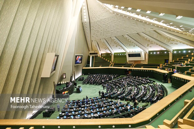 رئیس کمیسیون بهداشت و درمان مجلس: همچنان قصه پرغصه دارو و تجهیزات پزشکی ادامه دارد
