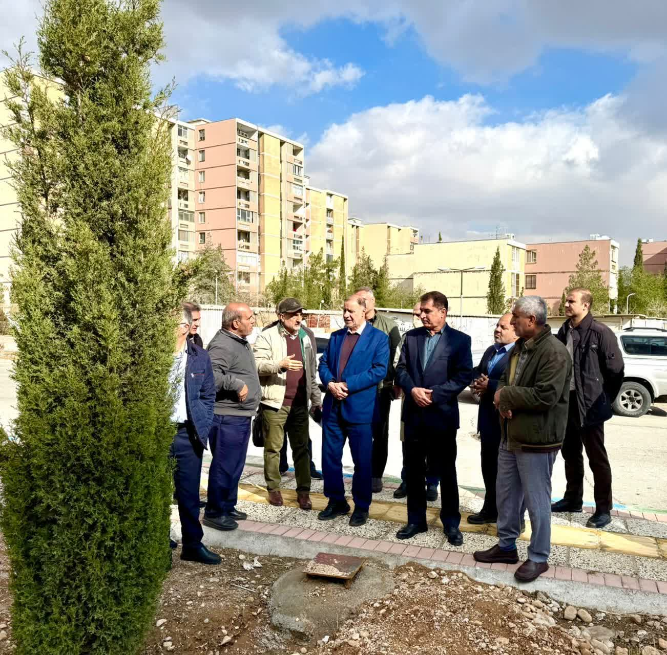 در بازدید میدانی منطقه ۶ شیراز پیگیری مطالبات مردمی و برنامه‌ریزی توسعه محلات
