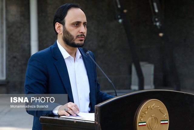 هر فرد و سازمانی که مشکل اقتصادی دارد از جیبش هزینه کند، از کیش و قشم و خاک ایران سخن نگوید