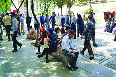 عضو هیئت‌علمی دانشگاه شیراز: احزاب در کاهش فاصله حکومت و جوانان موفق نبوده‌اند