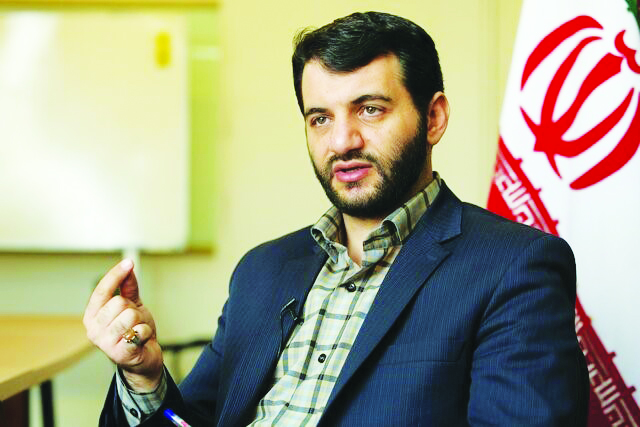 برنامه وزیر کار در بخش حقوق و دستمزد اعلام شد؛ در بحث حقوق و دستمزد هم از کارگران و هم از کارفرمایان حمایت خواهیم کرد کارگران، نگران کارفرمایان و تعطیلی بنگاه‌ها هستند